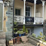 Fitz House לינה וארוחת בוקר קזיק