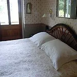 לינה וארוחת בוקר Fitz House