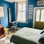 Fitz House 3*