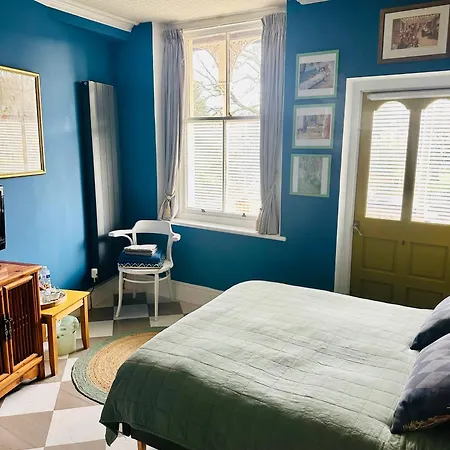 Fitz House 4*